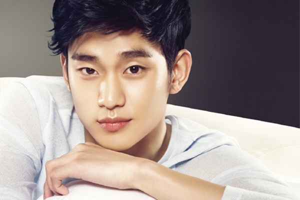 Kim Soo Hyun nhan cat-xe beo bot o Trung Quoc hinh anh