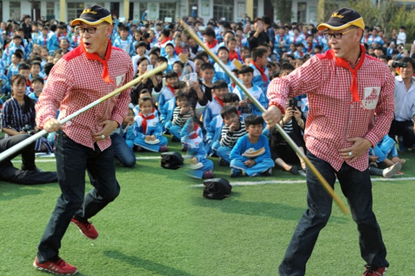 Luc Tieu Linh Dong mua gay cho hoc sinh tieu hoc hinh anh