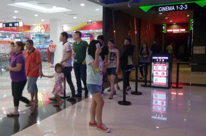 Sau buổi chiếu Con ma nhà họ Vương ở cụm rạp BHD Star Cineplex tại Vincom Quang Trung Gò Vấp, có thể thấy trẻ em đã được vào rạp vô tư ra sao… (Cát Khuê