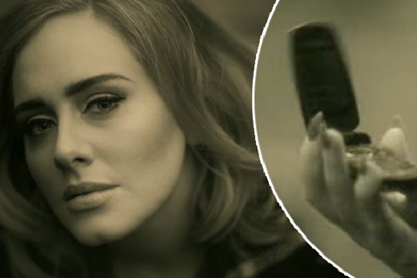 Ly giai ve dien thoai loi thoi trong MV 'Hello' cua Adele hinh anh