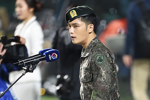 Jae Joong (JYJ) hat sai quoc ca Han Quoc hinh anh