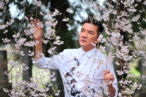 Dam Vinh Hung sang Nhat quay MV moi hinh anh