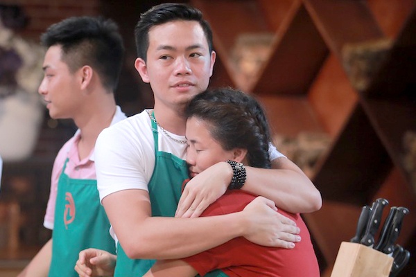 Thi sinh Vua dau bep khoc vi nghi bi dong doi khinh hinh anh