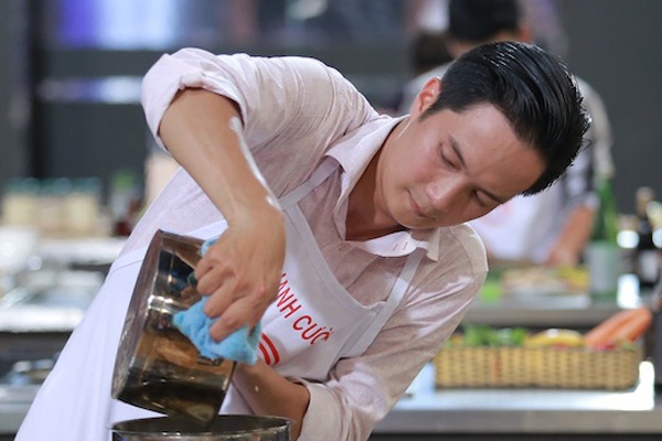 Vua dau bep suyt loai thi sinh xuat sac vi trung kien hinh anh