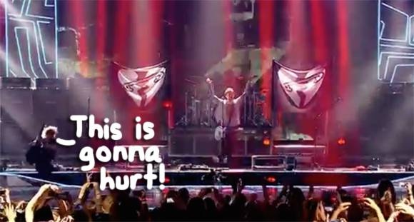 Thanh vien 5 Seconds of Summer nga khoi san khau hinh anh