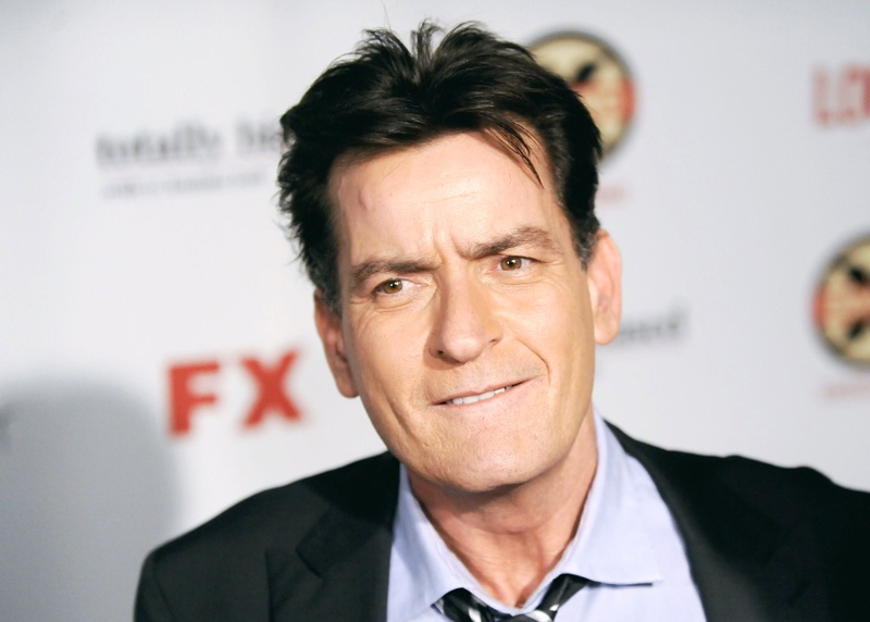 Rạng sáng ngày 17/11, làng giải trí thế giới chấn động trước thông tin Charlie Sheen sẽ xuất hiện trong chương trình truyền hình Today phát sóng trong ngày để   Tờ In Touch Weekly trích lời một nguồn tin khẳng định 
