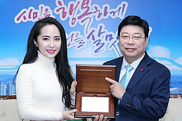 Quynh Nga lam Dai su Du lich Y te cho tinh cua Han Quoc hinh anh