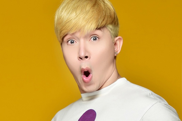 Nathan Lee nhuom toc vang la lam hinh anh