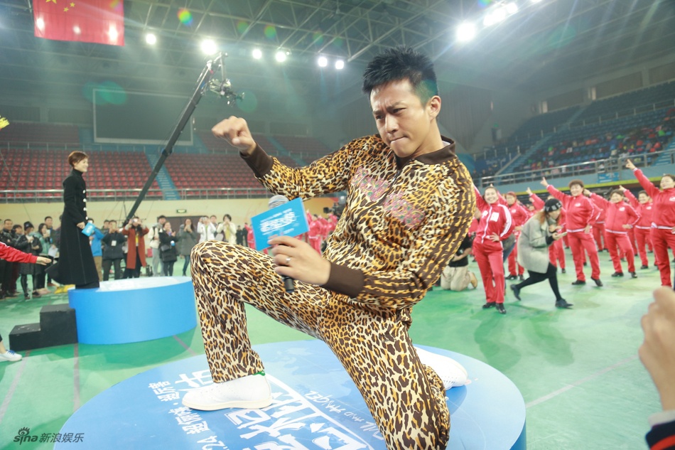 Dang Sieu - Ton Le nhay sexy ra mat 'Thien than va ac quy' hinh anh