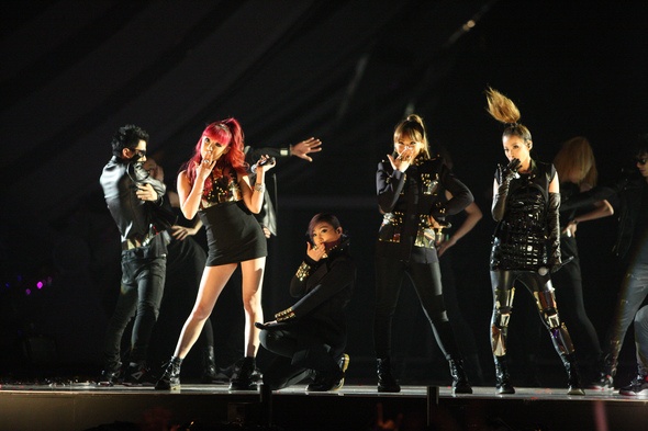 2NE1 - MAMA 2011 hinh anh