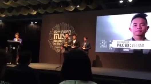 Phuc Bo phat bieu nhan giai tai MAMA 2015 hinh anh