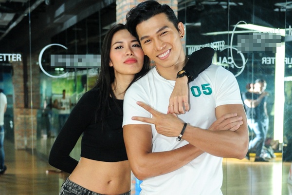 Minh Tu - Ngoc Tinh quan quyt lam huan luyen vien sieu mau hinh anh