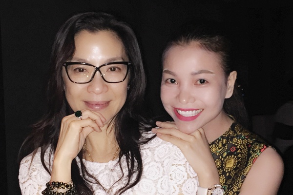 Tra Ngoc Hang than thiet ben Duong Tu Quynh hinh anh