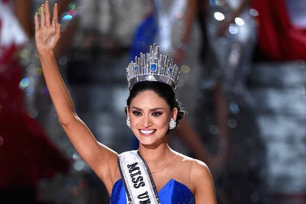 Truong nhom Super Junior chuc mung Hoa hau Hoan vu 2015 hinh anh