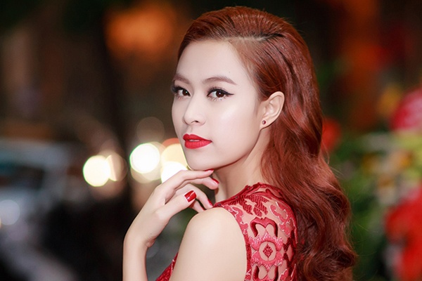 Hoang Thuy Linh quyen ru voi vay ren do o su kien hinh anh