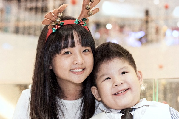 Sao nhi 'Toi thay hoa vang tren co xanh' dang yeu don Noel hinh anh