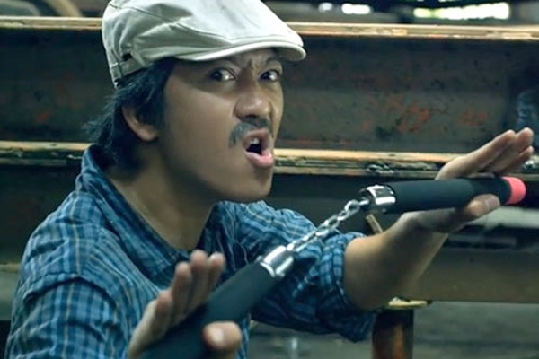 Cau khach bang tro phan cam hinh anh