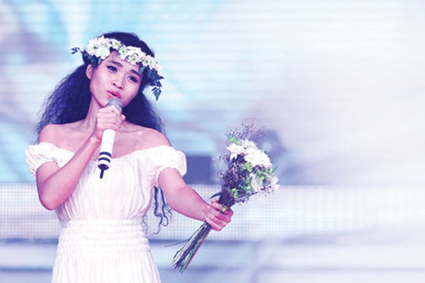 Ca si Dong Lan: Nguoi thuc day voi nhung giac mo hinh anh