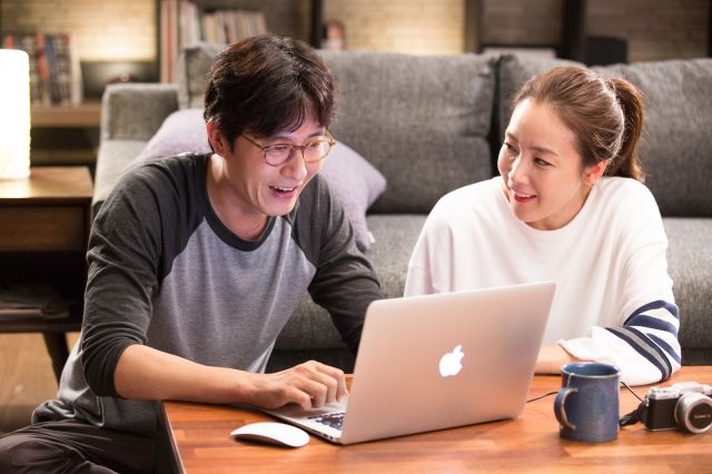 Han Quoc lam phim ve yeu qua Facebook hinh anh