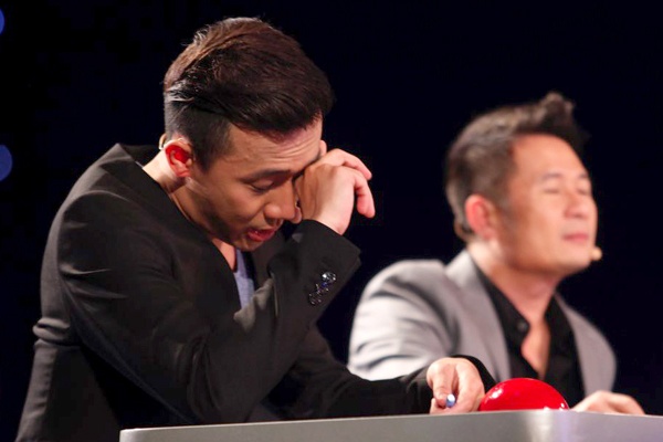 Tran Thanh khoc - cuoi tren san khau Vietnam's Got Talent hinh anh