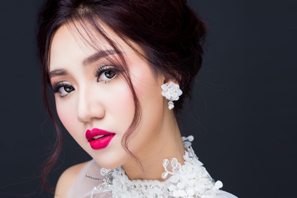 Nhung hoa hau, a hau Viet sinh nam Than hinh anh