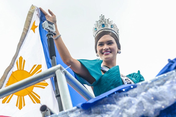 Hang nghin nguoi xem le dieu hanh cua Hoa hau Hoan vu 2015 hinh anh