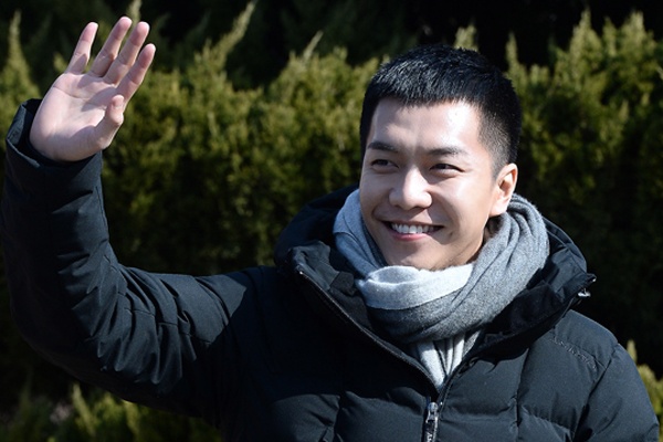 Lee Seung Gi tuoi roi nhap ngu trong vong vay cua fan hinh anh