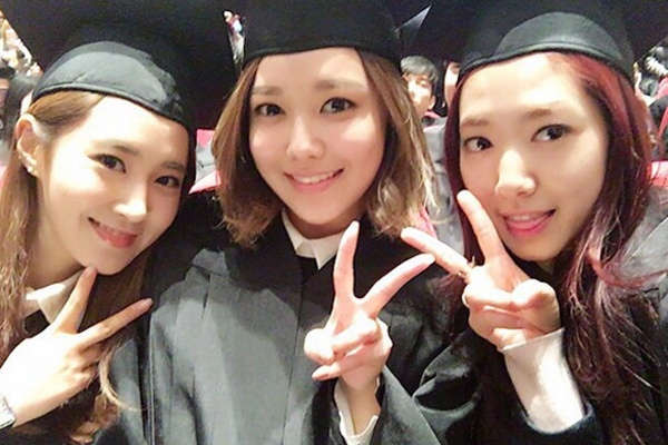 3 my nhan Han rang ro ngay tot nghiep hinh anh