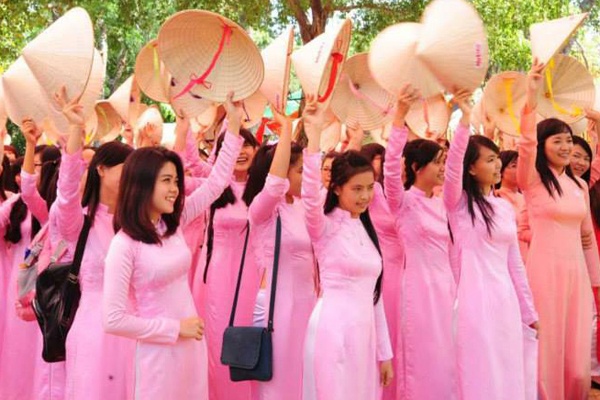 TP HCM van dong phu nu toan thanh pho mac ao dai hinh anh
