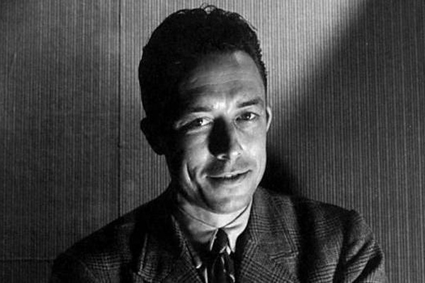 New York danh gan mot thang tuong nho Albert Camus hinh anh