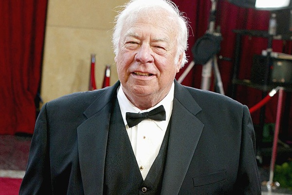 Nam dien vien 'Naked Gun' qua doi hinh anh