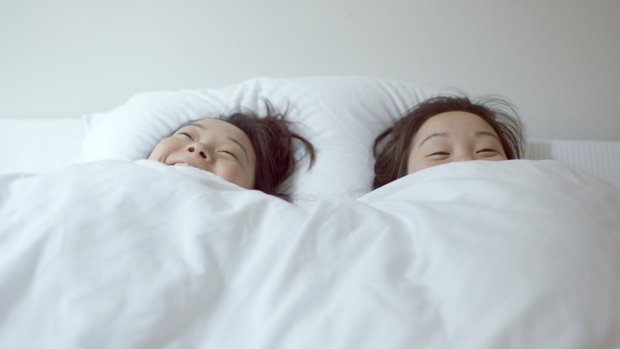 Trailer phim Twinsters hinh anh