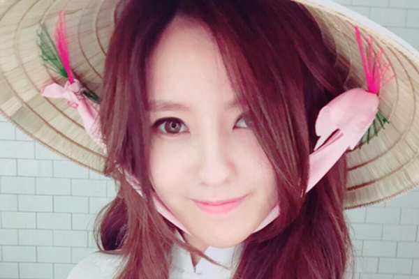 Hyo Min (T-ara) doi non la, mac ao dai chao fan Viet hinh anh