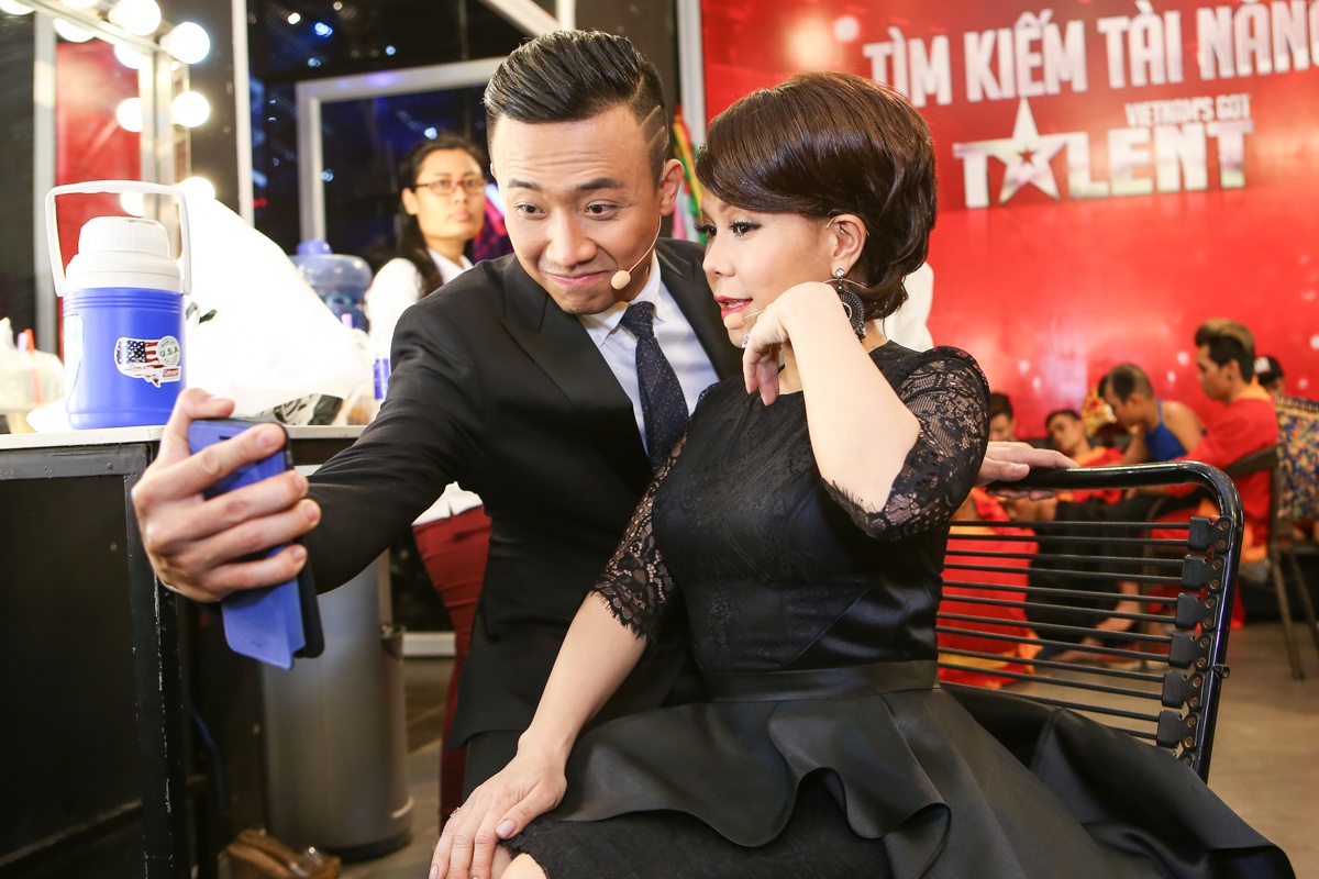 Tran Thanh Hari Won di an khuya anh 7