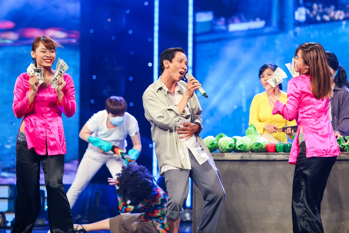 Tran Thanh xem Hari Won bieu dien anh 10