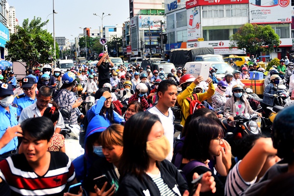 T-ara lam tac nghen duong pho Sai Gon hinh anh