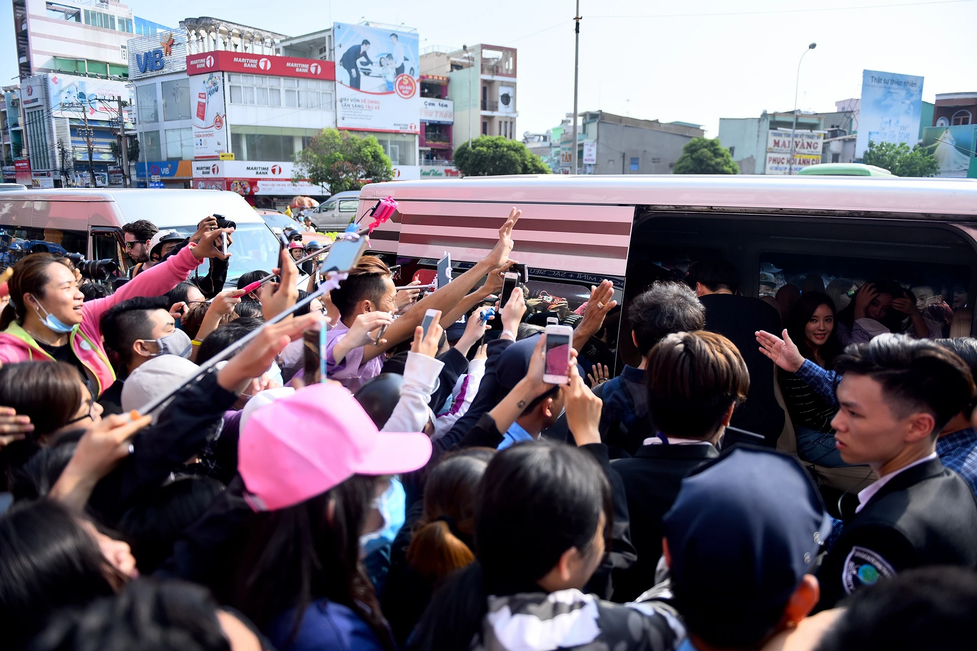 Fan T-ara gay tac nghen duong pho anh 8