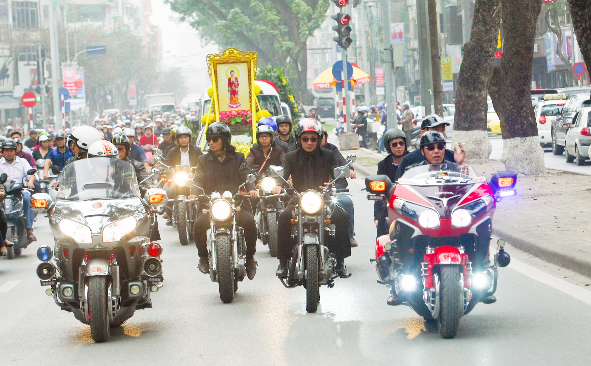 Biker Ha Noi tien Tran Lap anh 7