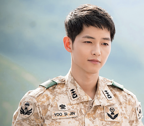 Song Joong Ki trong Hau due mat troi anh 1