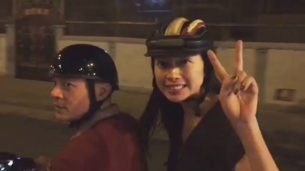 Dao dien Kong: Skull island di xe may o Sai Gon hinh anh