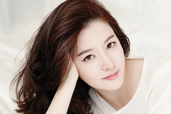 Lee Young Ae tra tien mo u nao cho cau be Viet Nam hinh anh