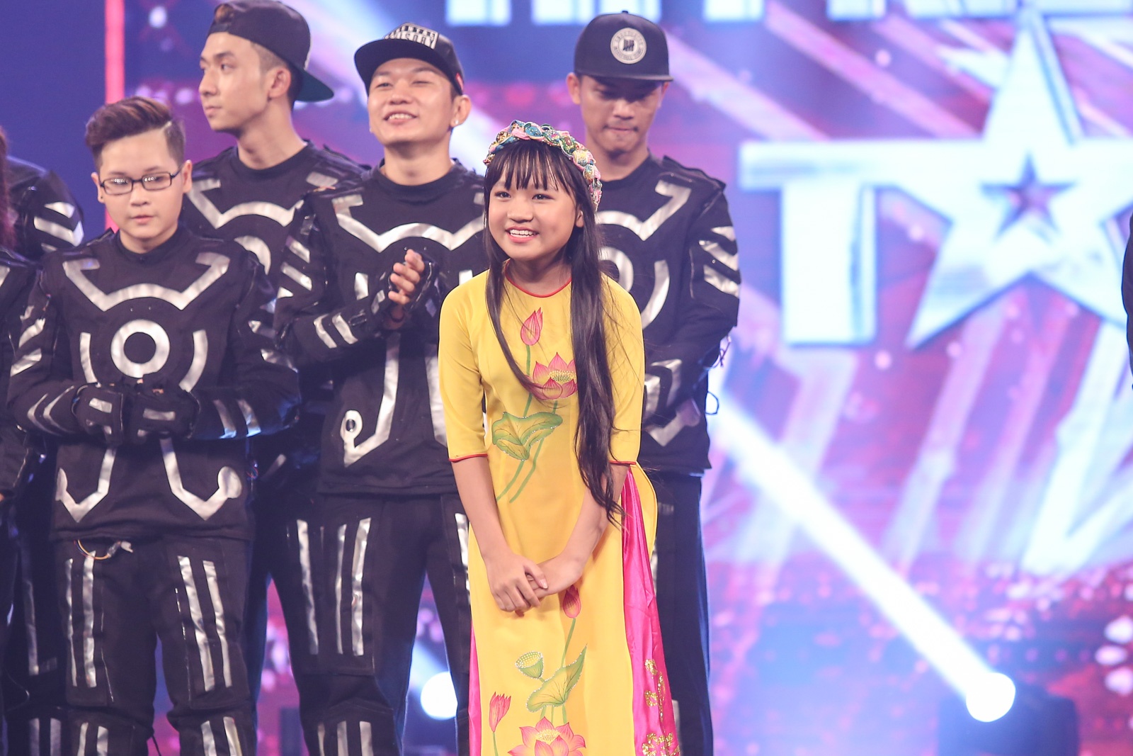 Tran Thanh thot tim  voi vu cong 11 tuoi anh 11