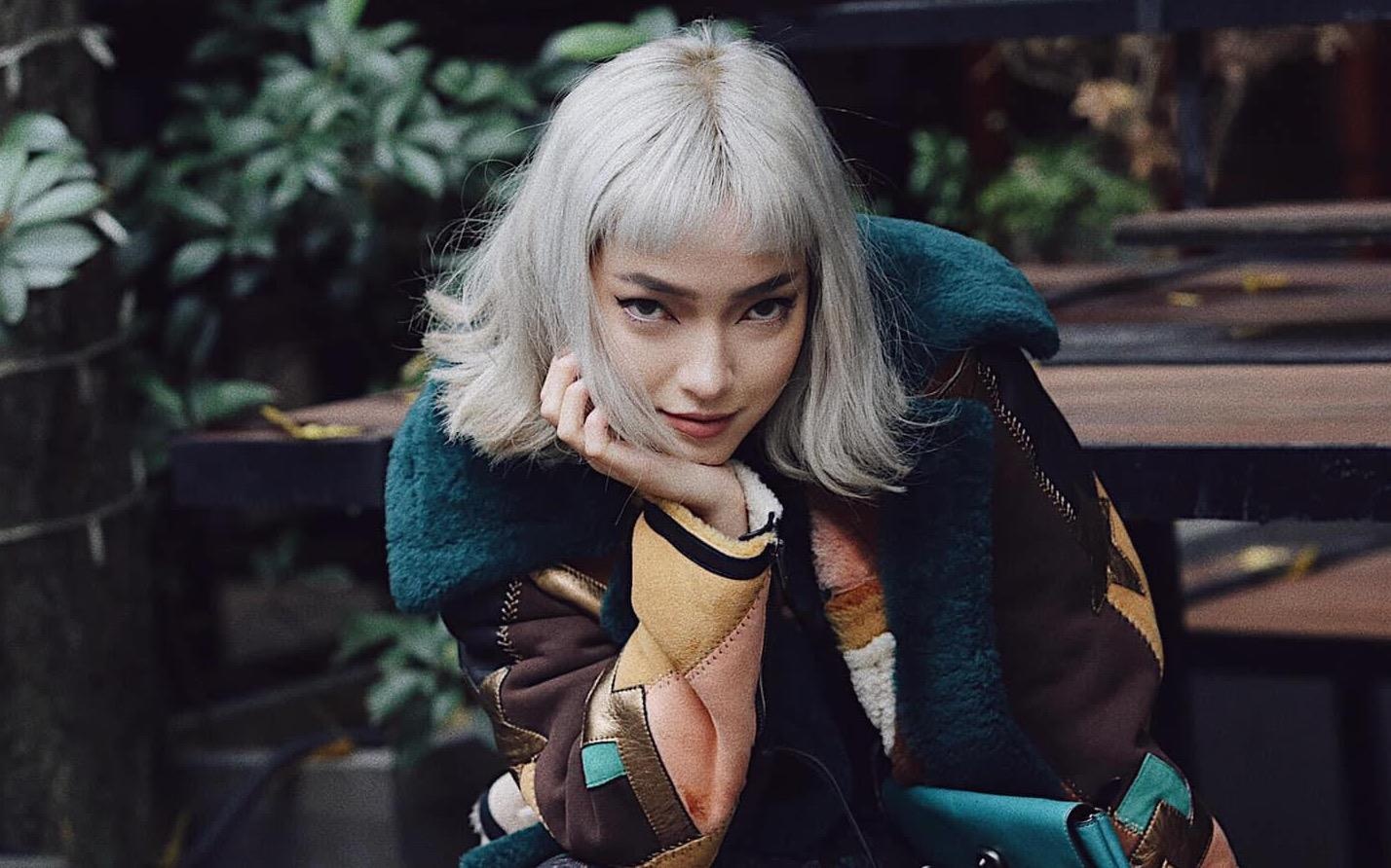 Bien hoa chat choi nhu Chau Bui: Luc de mai ngo, khi nhuom sang ruc hinh anh