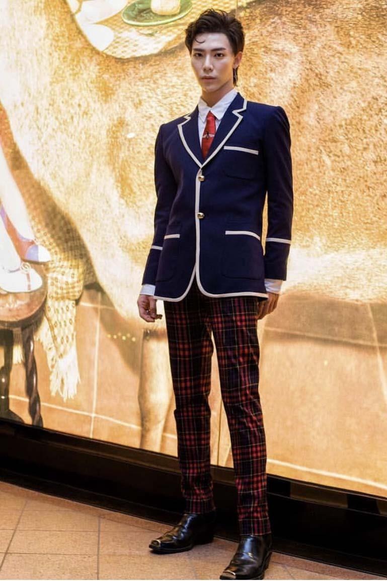 Thoi trang xa xi cua Erik anh 11