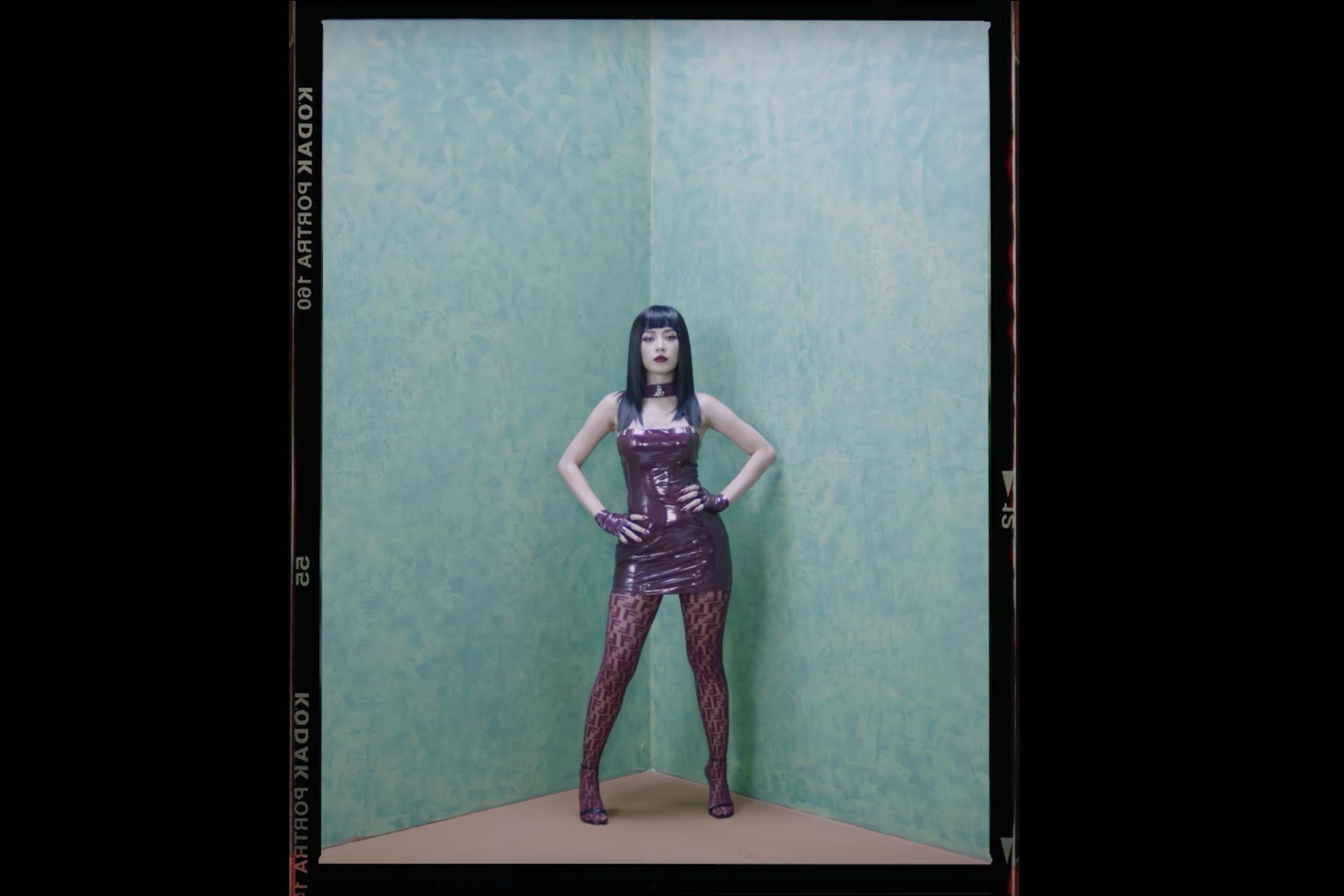 thoi trang cua Chi Pu trong MV Em Noi Anh Roi anh 4