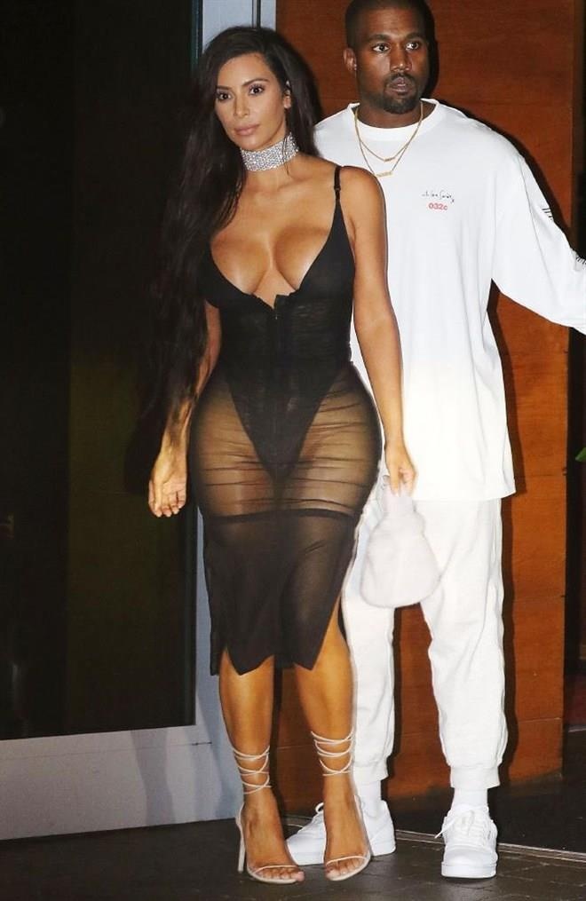 Kim Kardashian mac tham hoa anh 4