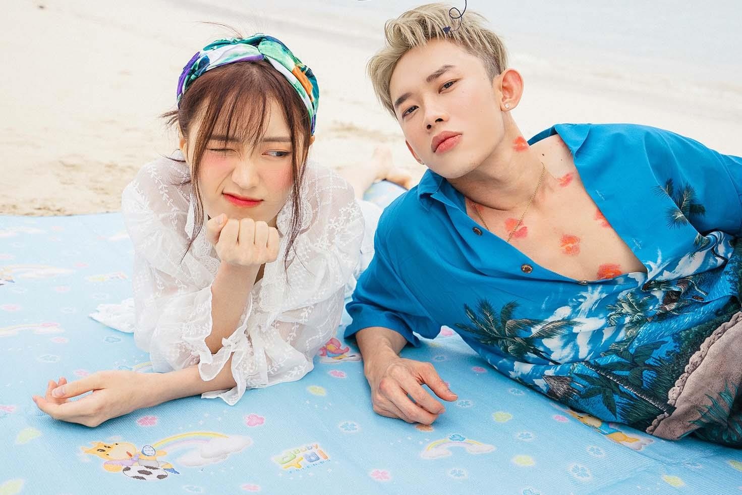 Han Sara bi che gay go, om yeu trong MV 'Dem cuu' hinh anh