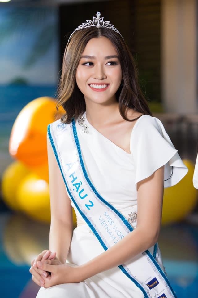 chi gai a hau tuong san anh 1