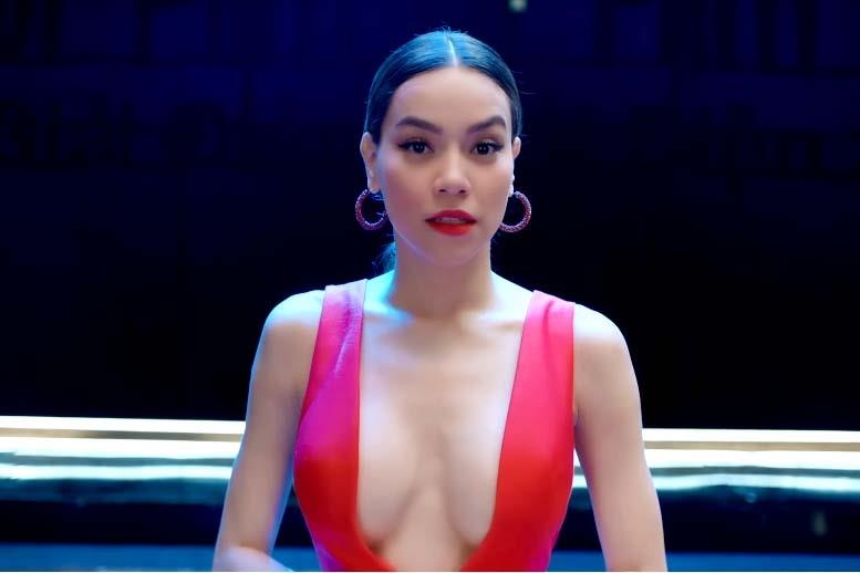 Ho Ngoc Ha va nhung lan dien do khoe da thit tao bao hinh anh