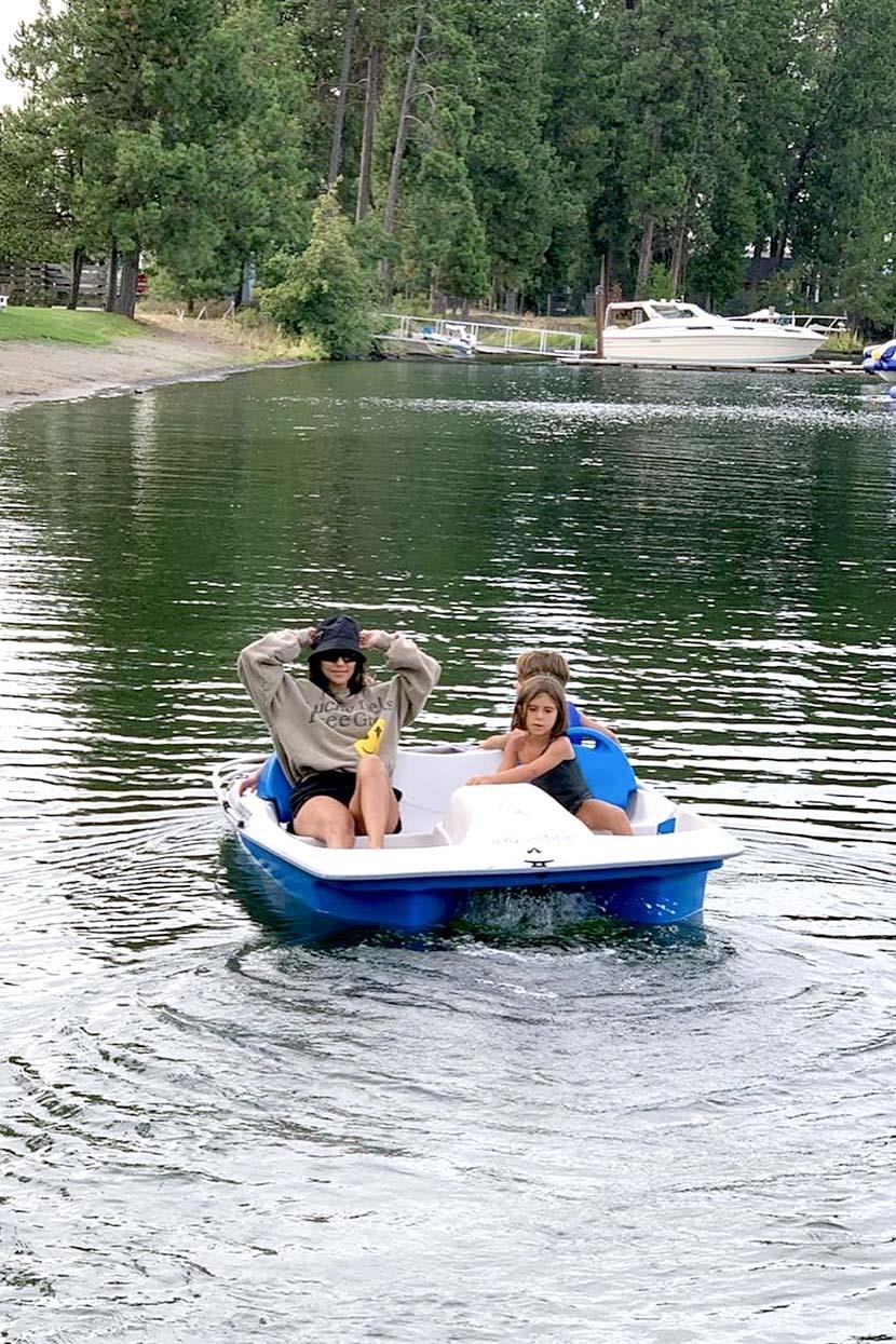 kendall jenner mặc đồ da bóng ảnh 4 kendall jenner mac do da bong anh 4